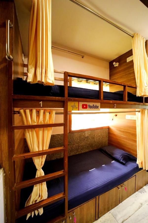 Maple Social Hubz-Hostel Mumbai  Buitenkant foto