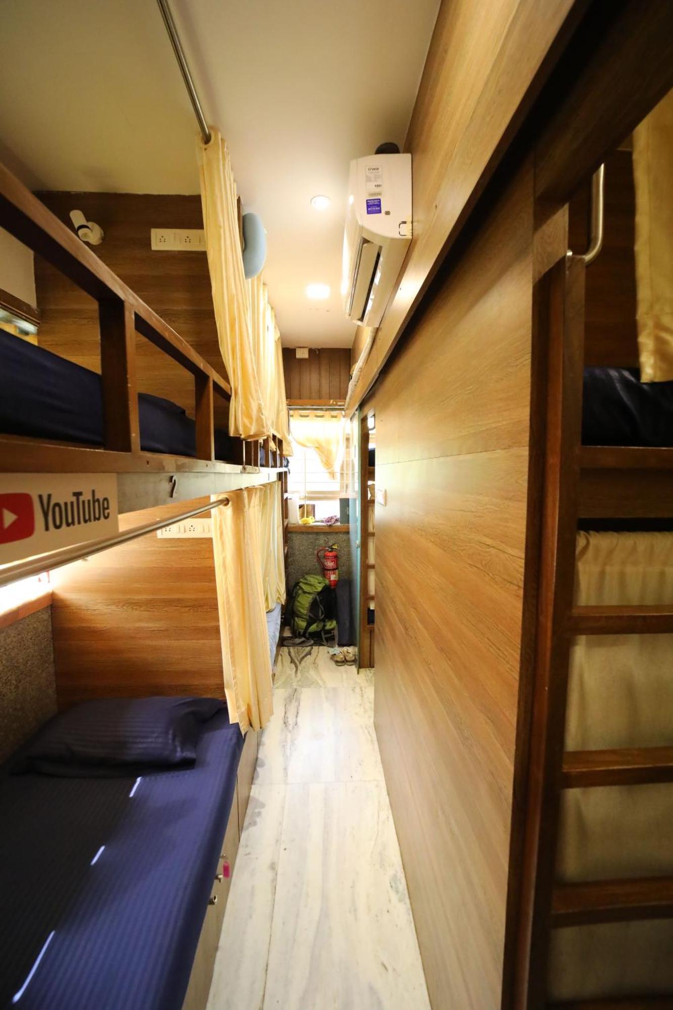 Maple Social Hubz-Hostel Mumbai  Buitenkant foto